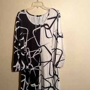 Lily by Firmiana tunic black white 92%polyseter 6%spendex